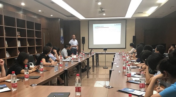 球友会体育在线李总受邀参加企业家座谈会